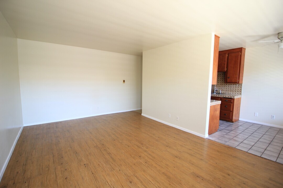 527 Cedar Ave in Long Beach, CA - Building Photo