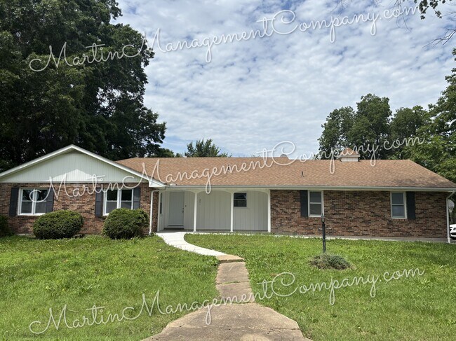 property at 201 W Walnut St