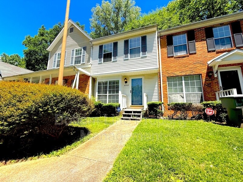 6327 Windsor Gate Ln in Charlotte, NC - Building Photo