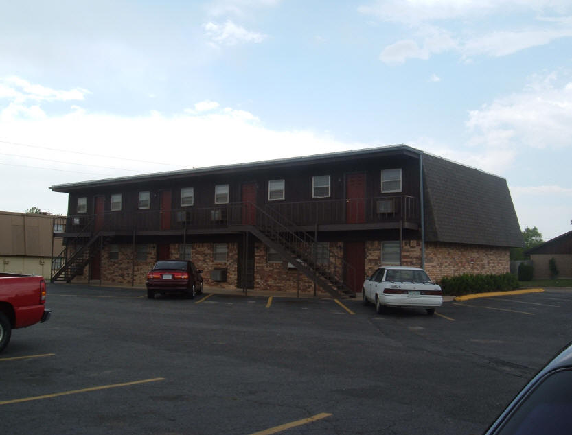 Cunningham Apartments in Lawton, OK - Building Photo