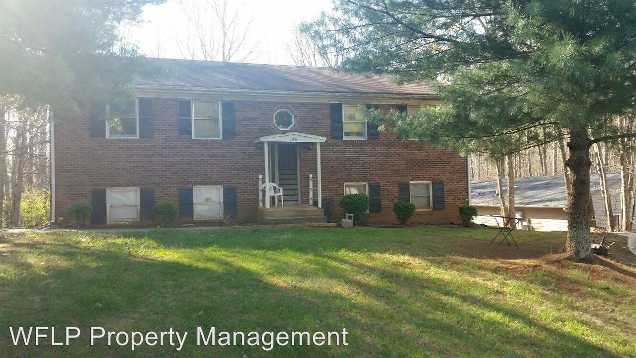 143 Hughes Dr in Monroe, VA - Building Photo
