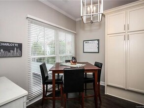 2000 Euclid Ave in Charlotte, NC - Foto de edificio - Building Photo