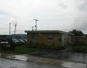 5912 Mayo St in Hollywood, FL - Building Photo - Building Photo