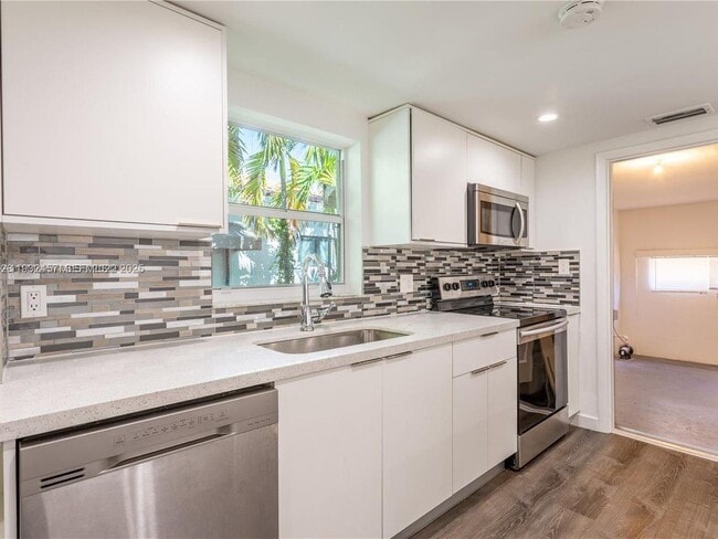 2520 SW 22nd Terrace in Miami, FL - Building Photo - Building Photo