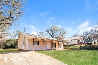 339 Spring St in Commerce, GA - Foto de edificio - Building Photo