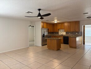 3099 Deltona Blvd in Spring Hill, FL - Building Photo - Building Photo