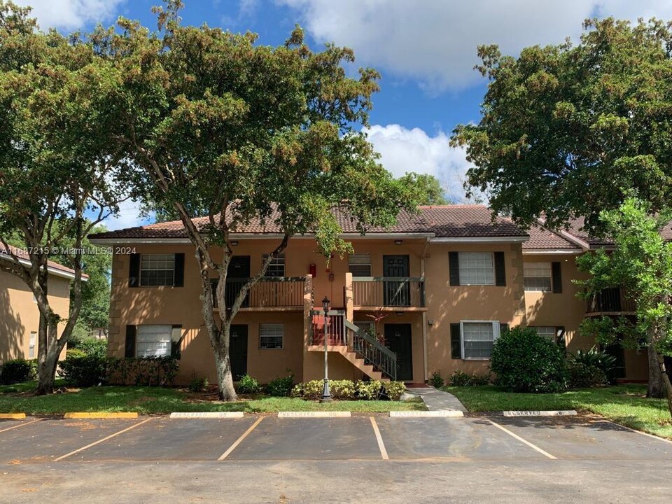 10345 NW 8th St, Unit #201 in Pembroke Pines, FL - Foto de edificio