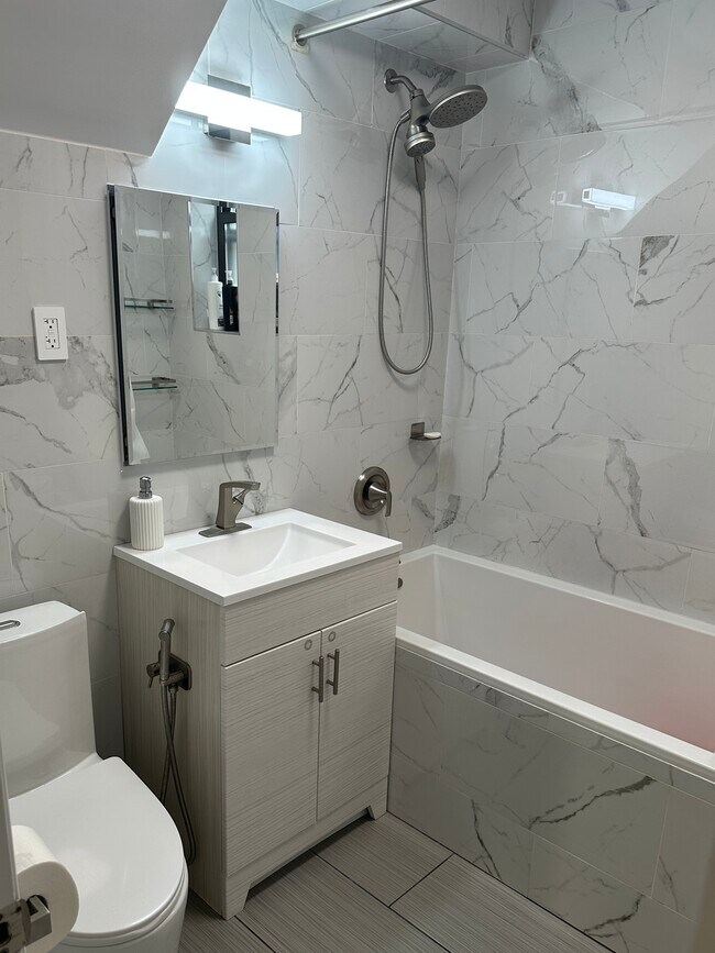 1213 Avenue Z, Unit 1213 Avenue Z in Brooklyn, NY - Building Photo - Building Photo