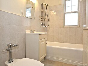 5 Laurel St in Rye, NY - Building Photo - Building Photo