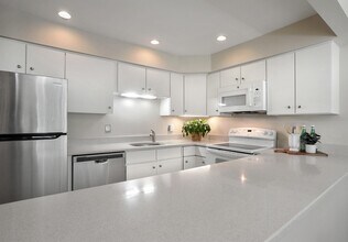 3705 Tuckers Ln in Hingham, MA - Building Photo - Building Photo