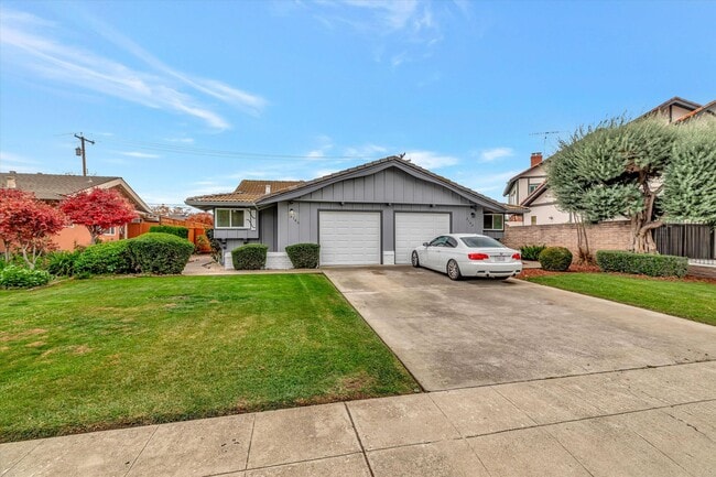 property at 2142 Town and Country Ln