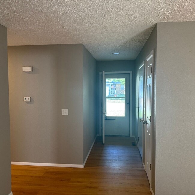 3324 W Riverside St in Springfield, MO - Building Photo - Building Photo