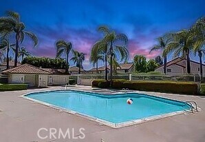 23302 La Mar in Mission Viejo, CA - Building Photo