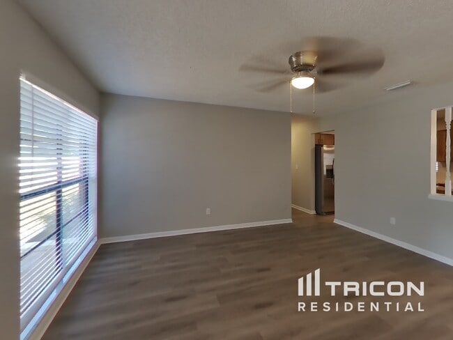 520 Falkirk Ave in Valrico, FL - Building Photo - Building Photo