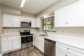 1380 Gainesville Dr in Deltona, FL - Building Photo - Building Photo