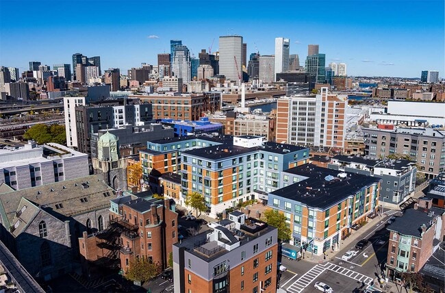 The Residences on Broadway in Boston, MA - Foto de edificio - Building Photo