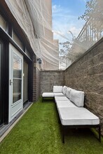 2457 W Foster Ave in Chicago, IL - Building Photo - Building Photo