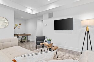 585 Queens Ave in London, ON - Building Photo