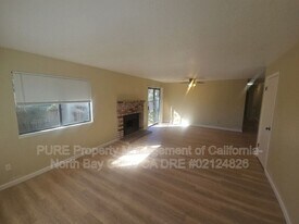 120 Oak Manor Dr in Ukiah, CA - Building Photo