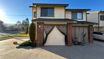 685 Woodcrest Dr in Lake Elsinore, CA - Building Photo