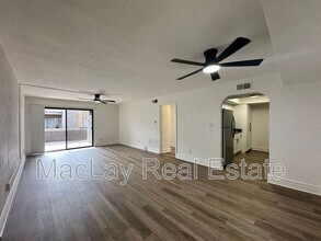 3825 E Camelback Rd in Phoenix, AZ - Building Photo - Building Photo