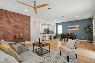7617 Carver Ave in Austin, TX - Building Photo - Building Photo