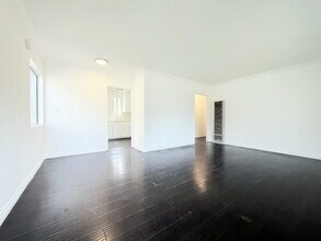 4810 Cahuenga Blvd in Los Angeles, CA - Building Photo - Building Photo