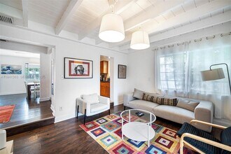 243 NW 44th St in Miami, FL - Building Photo - Building Photo