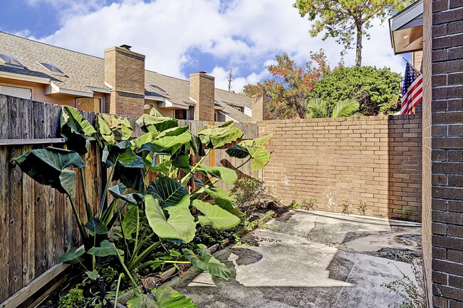 property at 13948 Hollowgreen Dr