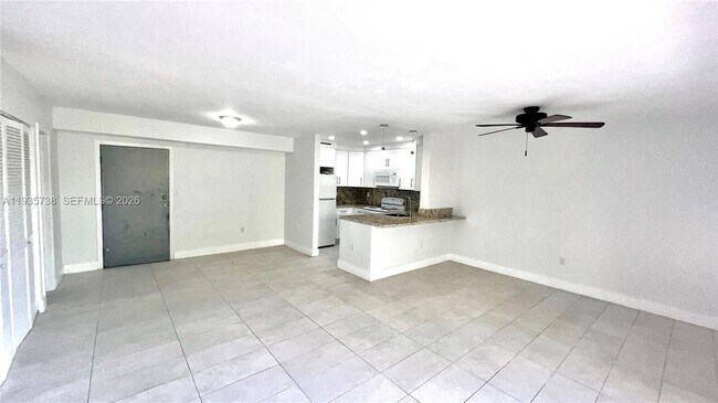8325 SW 72nd Ave in Miami, FL - Building Photo - Building Photo