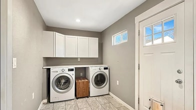 2891 S Valentia St in Denver, CO - Foto de edificio - Building Photo