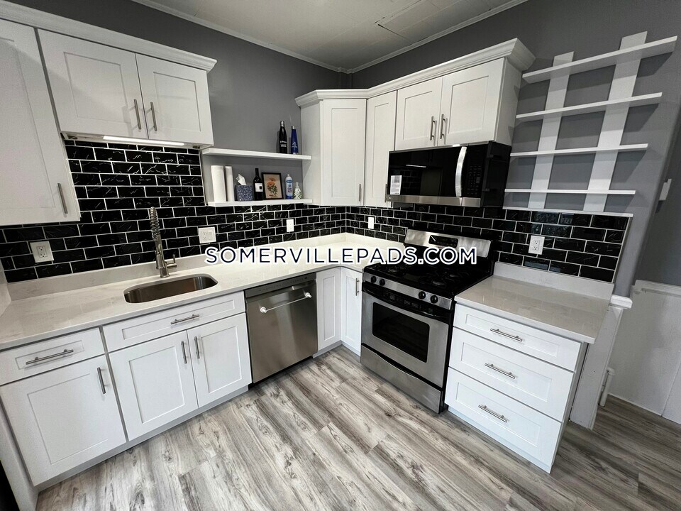 84 Oxford St, Unit 3 in Somerville, MA - Building Photo