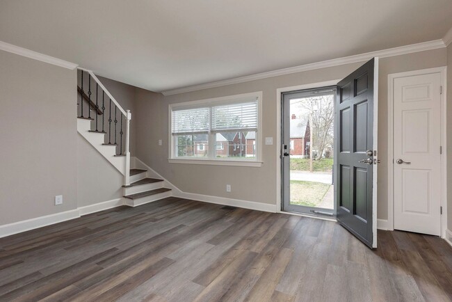 1608 Shady Ln in Louisville, KY - Foto de edificio - Building Photo