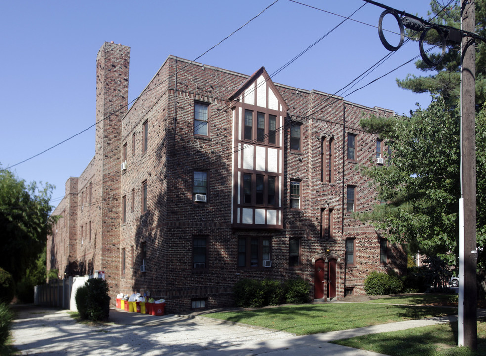 Haddon Court Apartments in Haddon Heights, NJ - Building Photo