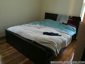 5 Smythe St, Unit 3 in Brookline, MA - Foto de edificio - Building Photo