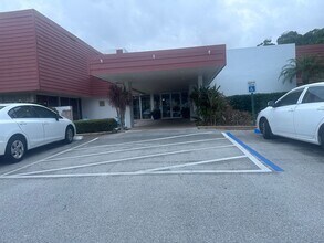 2600 SE Ocean Blvd in Stuart, FL - Building Photo - Building Photo