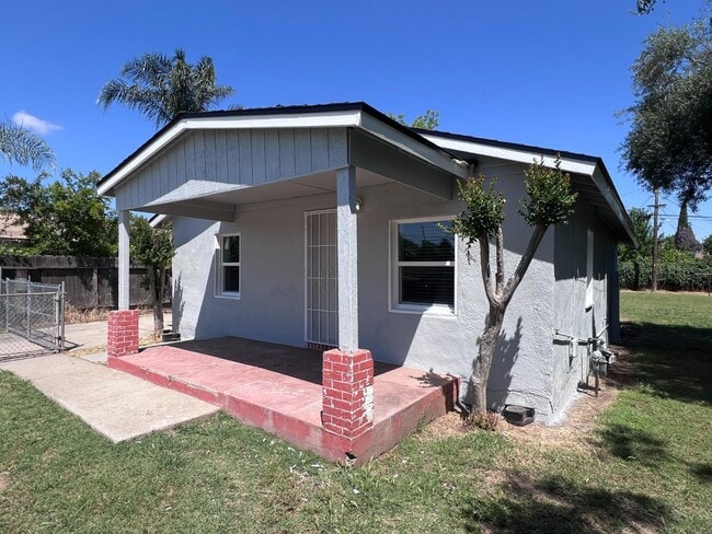 230 W Pinedale Ave in Fresno, CA - Building Photo - Building Photo