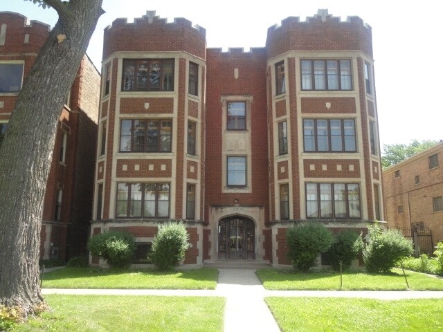 8129-8131 S Michigan Ave in Chicago, IL - Building Photo