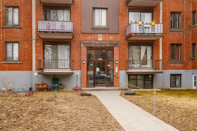 3970 Plamondon Av in Montréal, QC - Building Photo - Building Photo