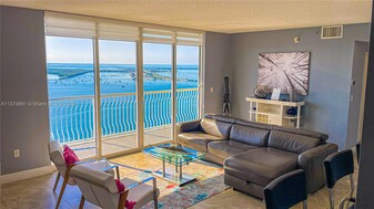 1200 Brickell Bay Dr, Unit 2024 in Miami, FL - Building Photo