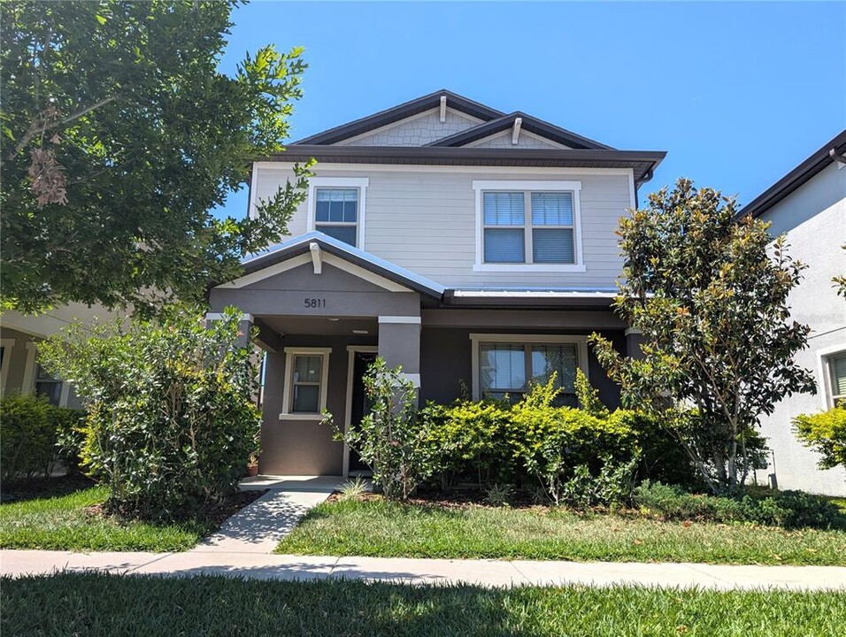 5811 Colony Glen Rd in Lithia, FL - Foto de edificio