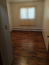 1514 4th Ave SW in Jamestown, ND - Foto de edificio - Building Photo