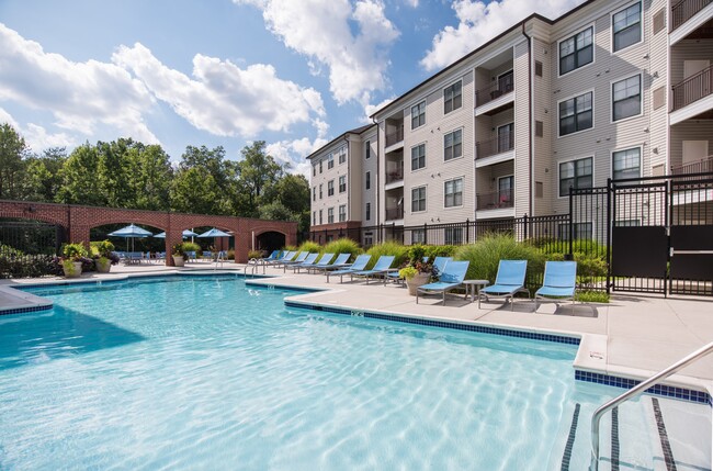 The Cosmopolitan at Lorton Station in Lorton, VA - Foto de edificio - Building Photo