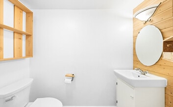 11377 Osborne Pl in Sylmar, CA - Building Photo - Building Photo