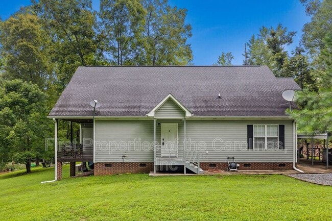 5988 Quarter Mile Rd in Clover, SC - Building Photo - Building Photo