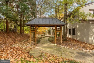 1434 Kirby Rd in McLean, VA - Building Photo