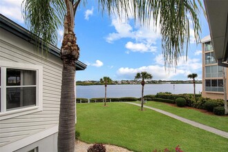 1382 Siesta Bayside Dr in Sarasota, FL - Building Photo - Building Photo