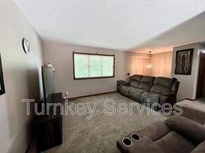 13309 S 35th Ave in Bellevue, NE - Building Photo - Building Photo