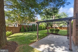 208 Bristol Downs Dr in Gaithersburg, MD - Building Photo - Building Photo