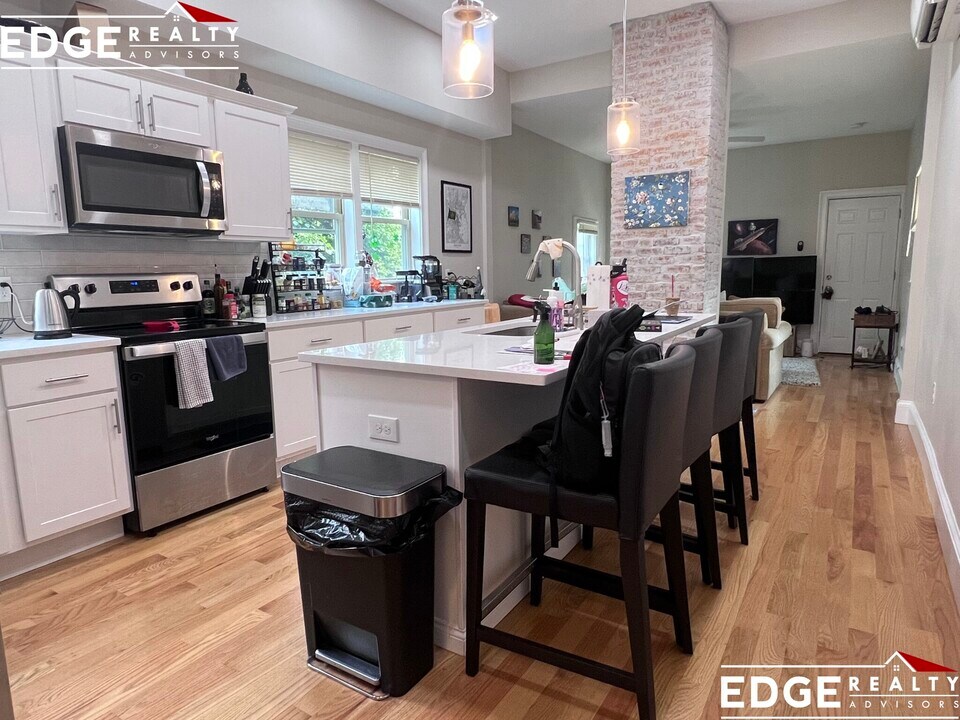 72 Foster St, Unit 2 in Boston, MA - Building Photo